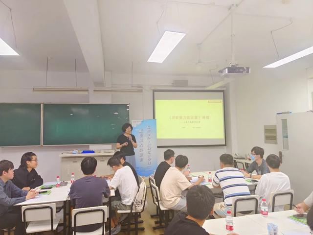 陪跑助力！虹口区求职能力实训营在上海工程技术大学高职学院开班1.jpeg