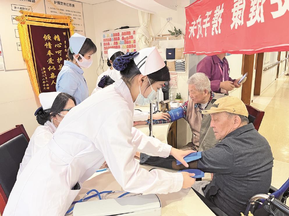 作为第一批上海市特色高职院校，上海东海职业技术学院迎来建校三十年大力推进职业教育改革，培养高素质技能型人才3.jpg