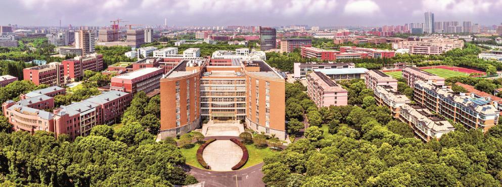 作为第一批上海市特色高职院校，上海东海职业技术学院迎来建校三十年大力推进职业教育改革，培养高素质技能型人才.jpg