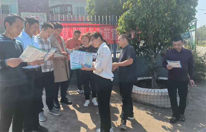 衡南县：就业服务进乡村 政策宣传零距离.png