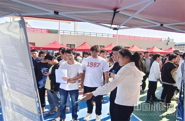 秋风送岗入校园，赣才就业在东湖——南昌市东湖区2023-2024年秋季“百场校招”江西机电职业技术学院招聘会成功举办1.jpeg