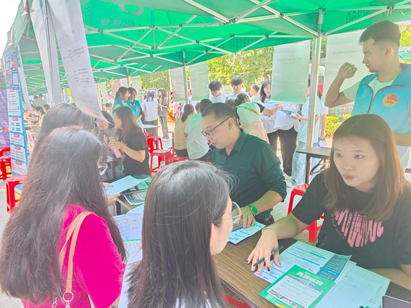 4000岗位等你来！广州南洋理工职业学院秋季校园 “双选”招聘会举办5.jpg