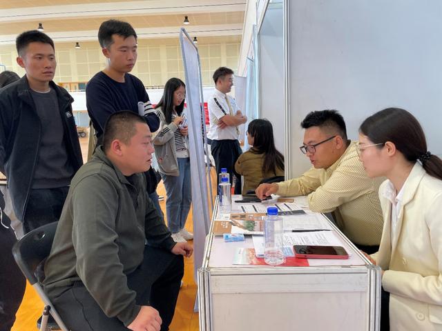 职通未来，筑梦启航——劳职院成功举办2024届毕业生秋季双选会25.jpeg