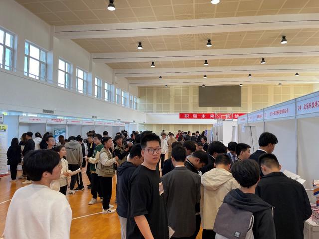 职通未来，筑梦启航——劳职院成功举办2024届毕业生秋季双选会3.jpeg