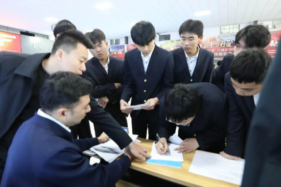 1699334592358287.png 西安铁道技师学院2023年“精彩相连 为梦成长”校园招聘会顺利举行2.png