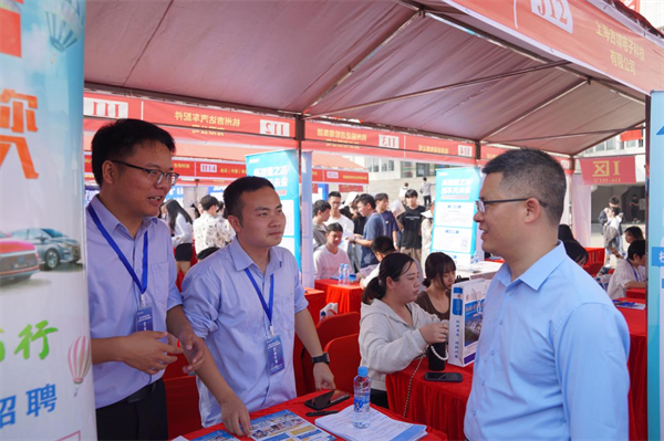 “梦想启航‘职’引未来”江西工业职业技术学院成功举办2024届毕业生秋季校园招聘会1.png