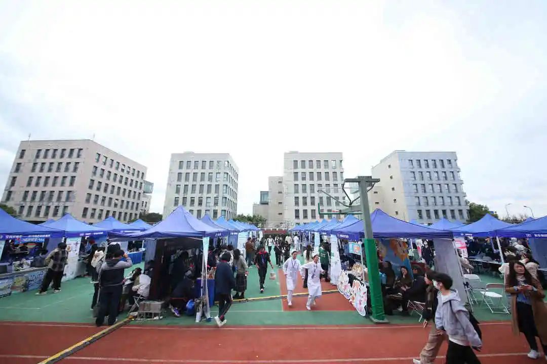 学生成长嘉年华！首届职业院校学生创新创意大赛开启职教盛宴1.jpg