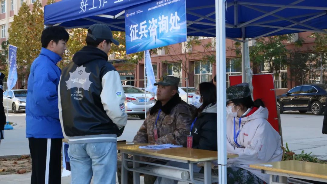 1699940529367795.jpg 石家庄科技信息职业学院举办2024届毕业生秋季双选招聘会7.jpg