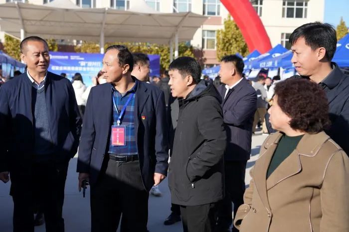 1699940550563132.jpg 石家庄科技信息职业学院举办2024届毕业生秋季双选招聘会3.jpg