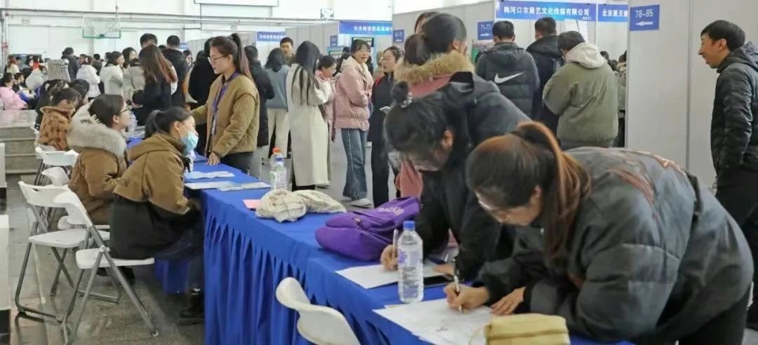 这场双选会有1600余名学生达成意向.jpg