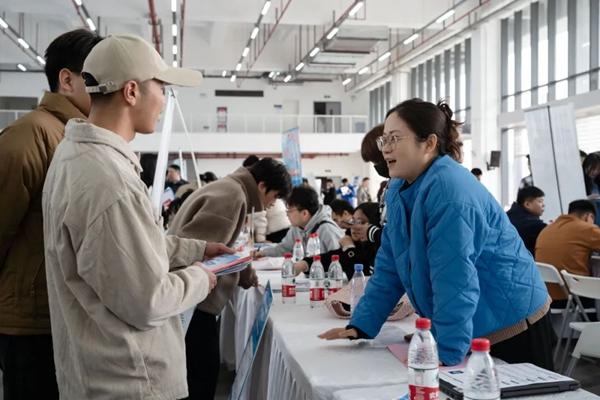 西安汽车职业大学举办2024届毕业生校园双选会4.jpg
