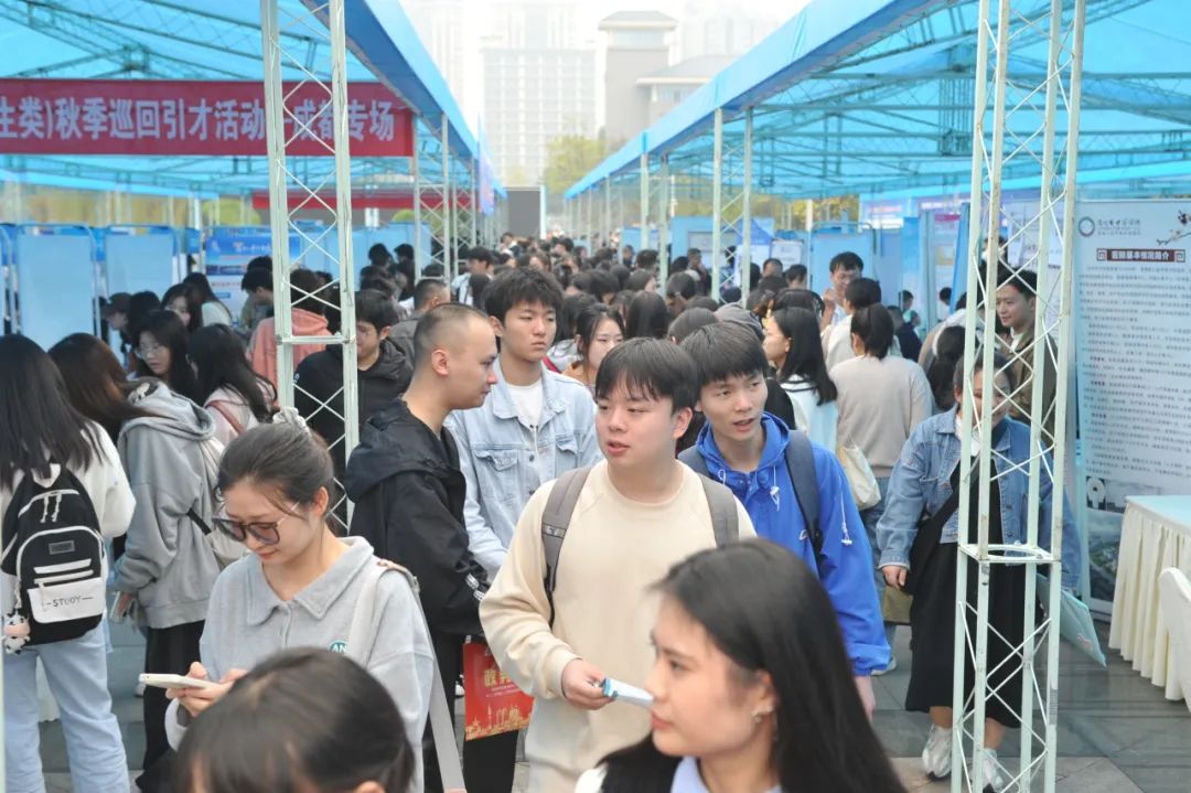 多图直击四川各大高校双选会现场！16.jpeg