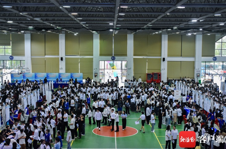 海南外国语职业学院2024届毕业生秋季招聘会举行.jpg