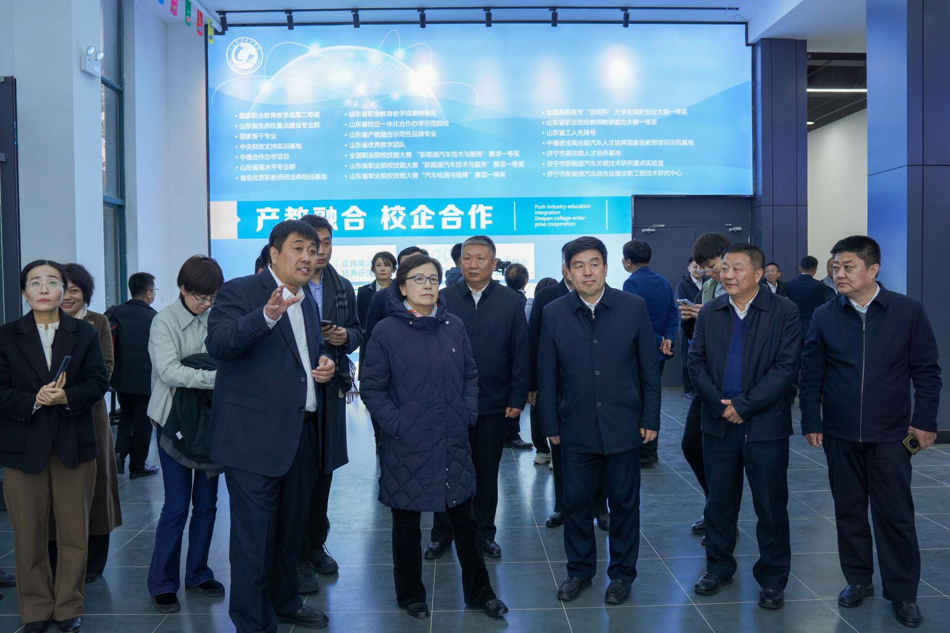 新能源汽车和智能（网联）汽车专业委员会成立大会暨新能源汽车产教融合研讨会在济宁召开6.jpg