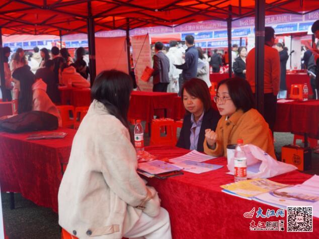 江西财经职业学院成功举办2024届毕业生大型招聘会（图）7.jpg