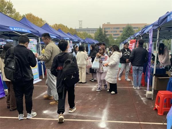 黄陂区2023年“学子聚汉”工程武汉科技大学专场招聘会圆满举办1.jpeg