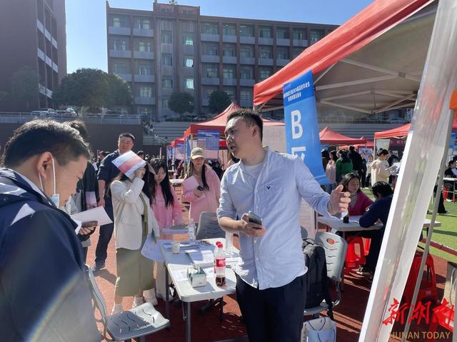 湖南省物流行业2024届高校毕业生校园秋季招聘会在湖南现代物流职业技术学院举行1.jpeg