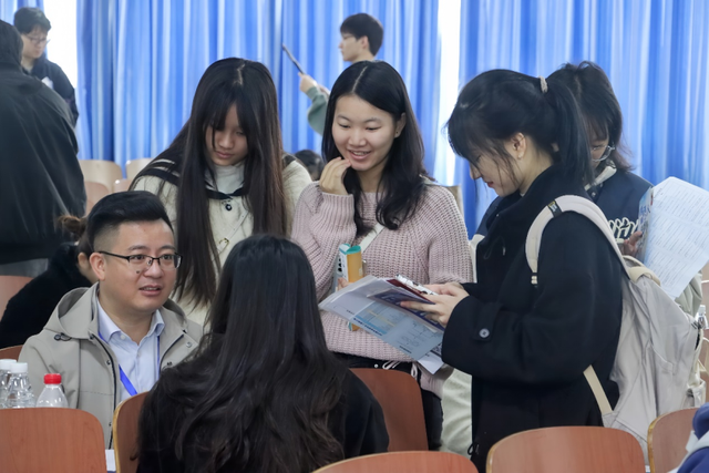 1700720597323264.png 7158个就业岗位,南华大学举行冬季综合双选会1.png