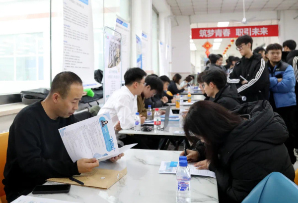这场双选会提供2612个就业岗位.jpg