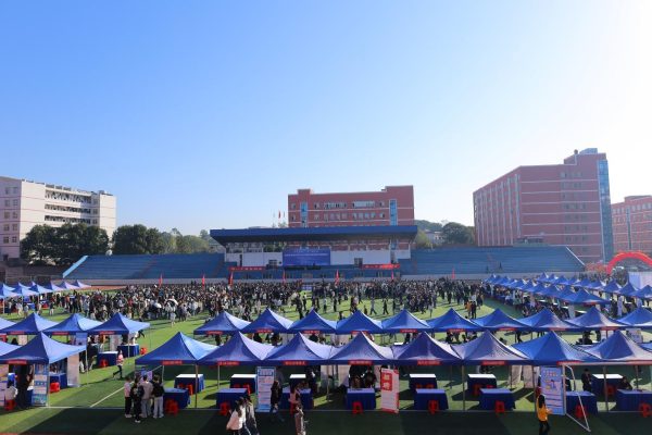 1701135193378973.png 才聚星城 “职”通未来 湖南都市职业学院2024届毕业生校园大型招聘会圆满成功.png