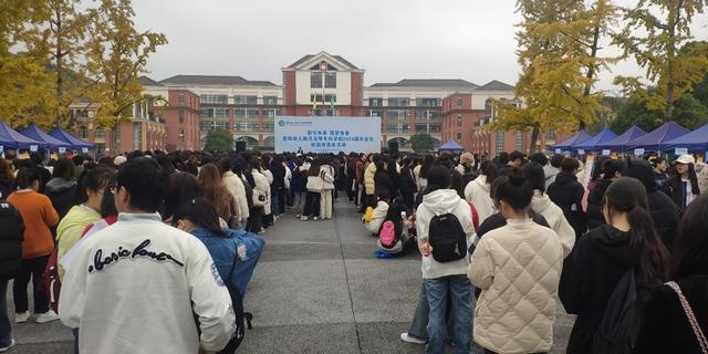 1701307616861587.jpeg 贵阳幼儿师范高等专科学校2024届毕业生校园双选会在清镇举行.jpeg