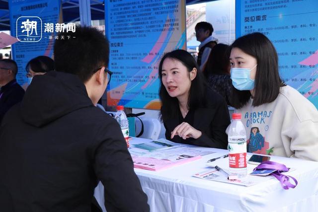 导师“把脉问诊”，上万岗位待选！浙江树人学院就业洽谈会人气爆棚2.jpeg