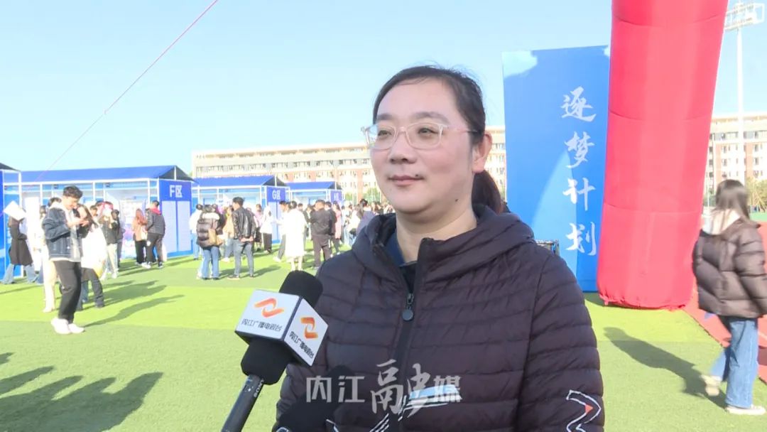 送岗引才进校园 双选搭桥促就业5.jpg