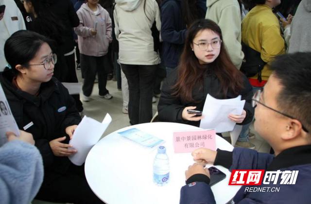 湖南应用技术学院：企业宣讲进校园 学生企业面对面1.jpeg