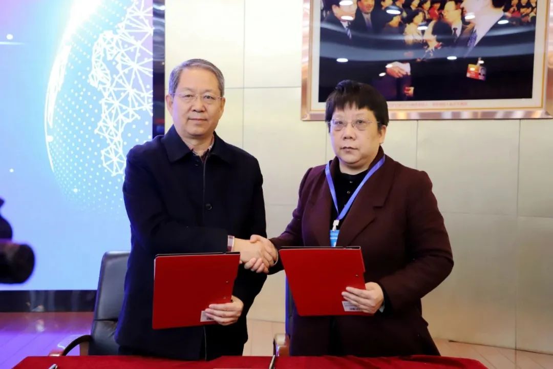 1701669582636404.jpg 数智商科建设与产教融合发展论坛在陕西国际商贸学院成功举行13.jpg