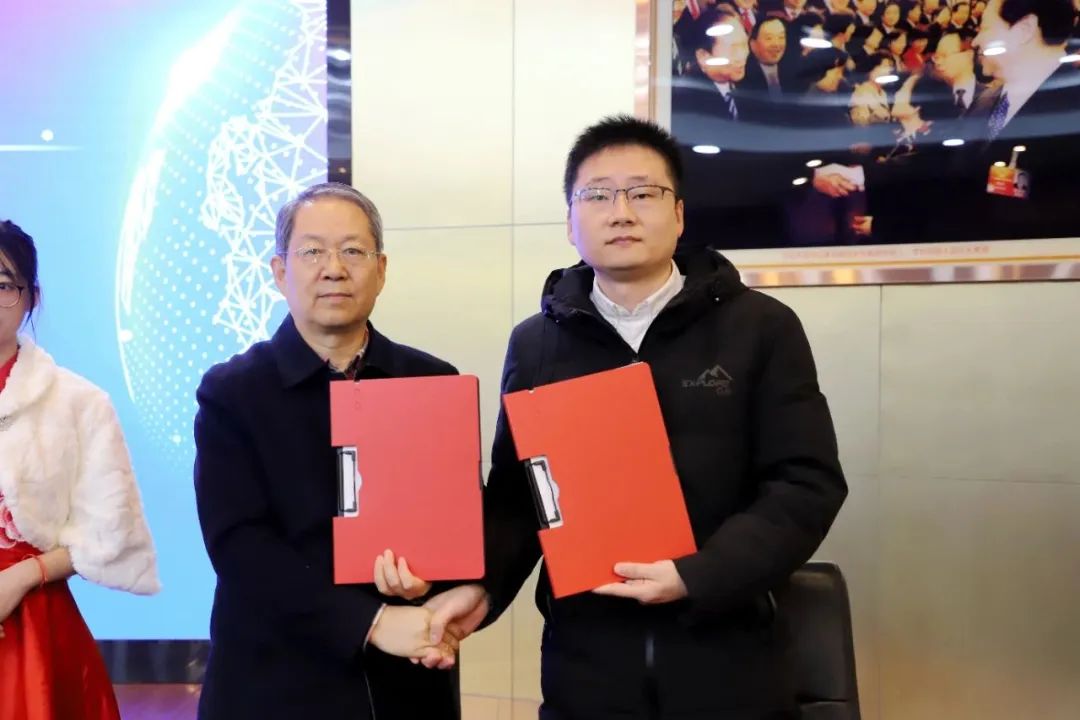 1701669587331763.jpg 数智商科建设与产教融合发展论坛在陕西国际商贸学院成功举行12.jpg