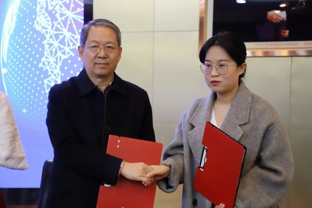 1701669591101783.jpg 数智商科建设与产教融合发展论坛在陕西国际商贸学院成功举行11.jpg