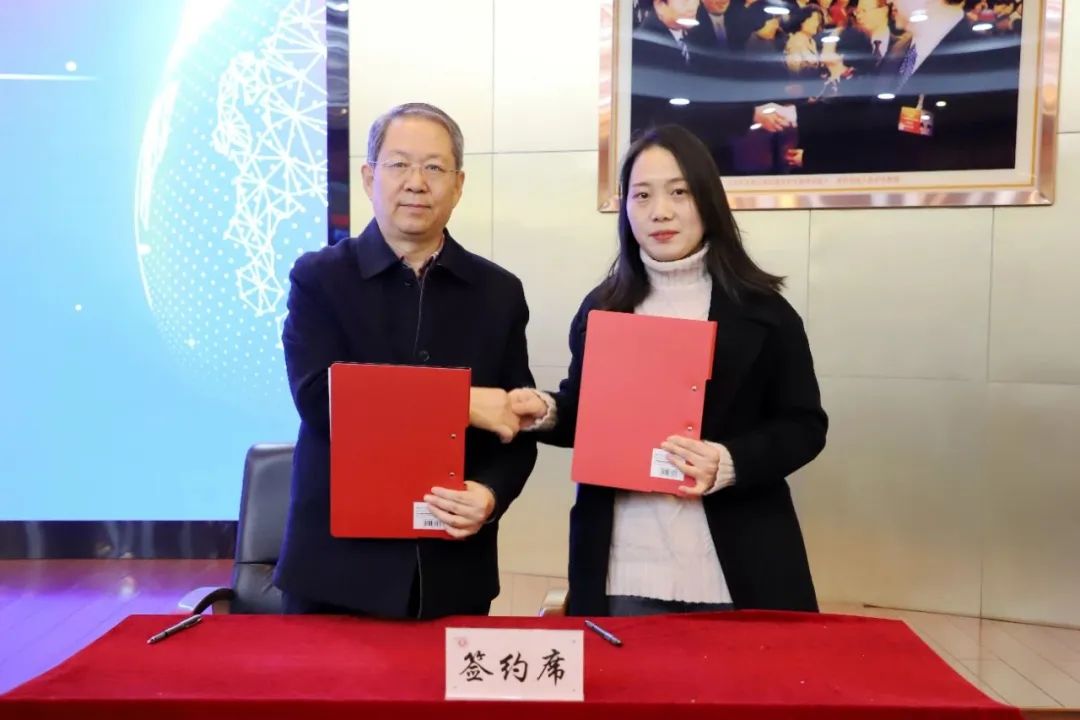 1701669596156224.jpg 数智商科建设与产教融合发展论坛在陕西国际商贸学院成功举行10.jpg