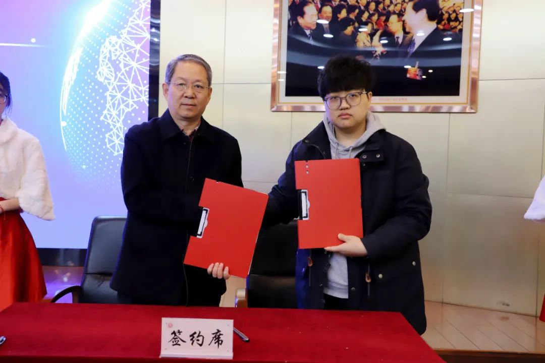 1701669600545633.jpg 数智商科建设与产教融合发展论坛在陕西国际商贸学院成功举行9.jpg