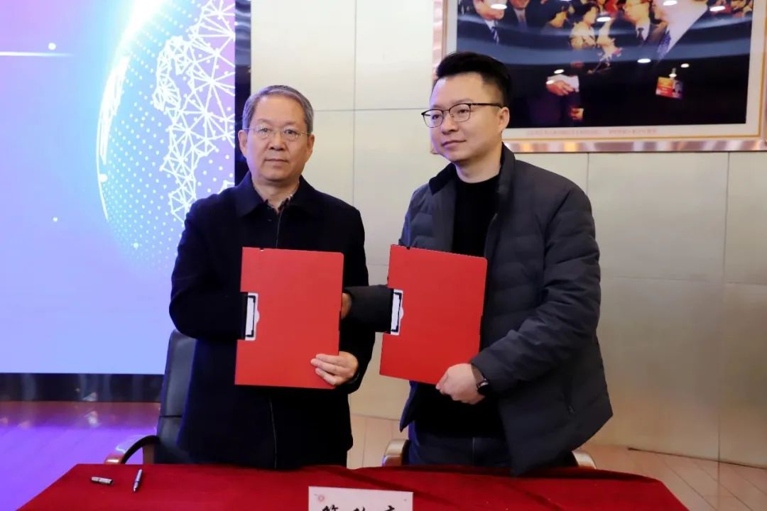 1701669604752618.jpg 数智商科建设与产教融合发展论坛在陕西国际商贸学院成功举行8.jpg