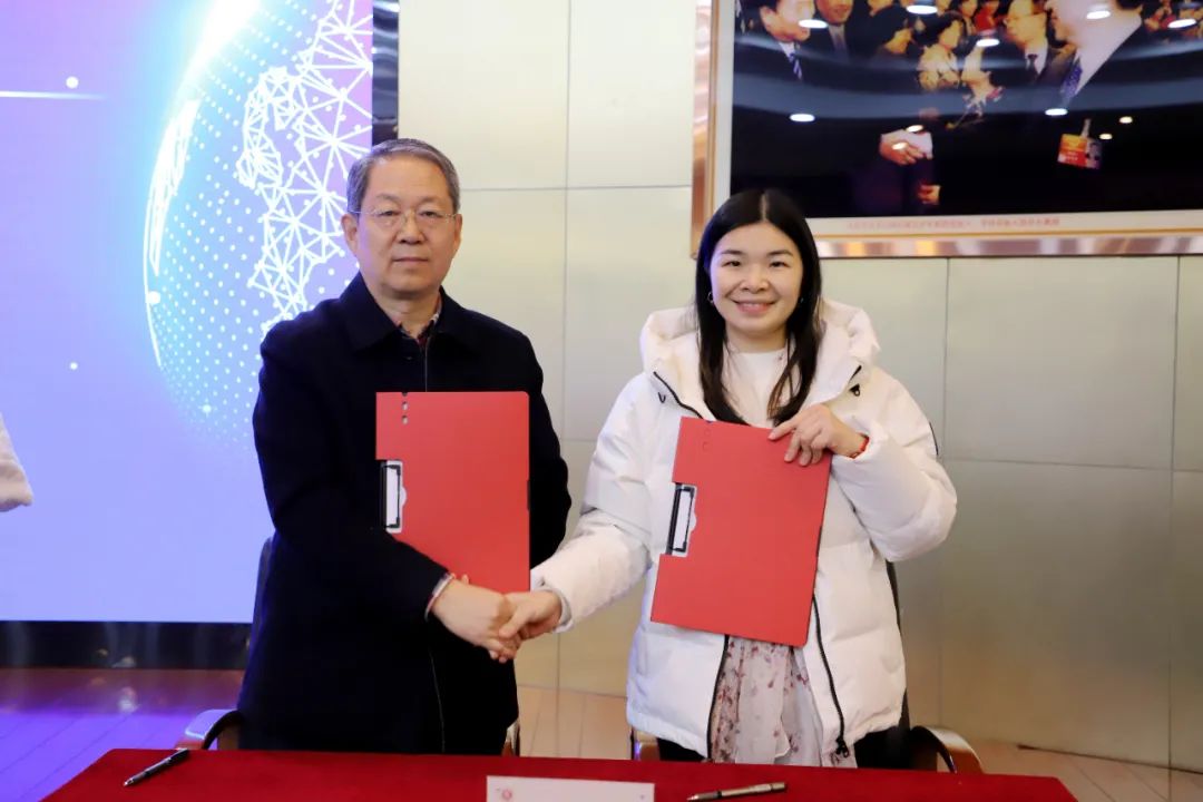 1701669608411962.jpg 数智商科建设与产教融合发展论坛在陕西国际商贸学院成功举行7.jpg