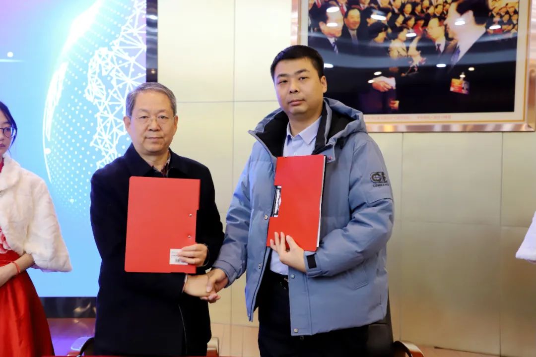 1701669612450775.jpg 数智商科建设与产教融合发展论坛在陕西国际商贸学院成功举行6.jpg