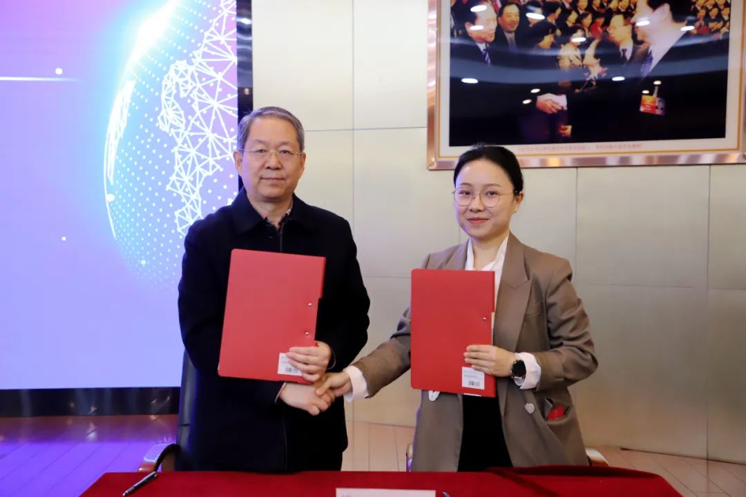 1701669617409470.jpg 数智商科建设与产教融合发展论坛在陕西国际商贸学院成功举行5.jpg