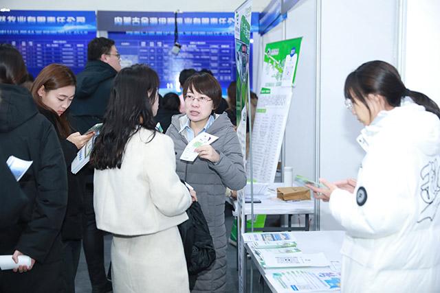 2023年“丁香扎根·大学生留呼”专项行动大型校园招聘会举办1.jpeg