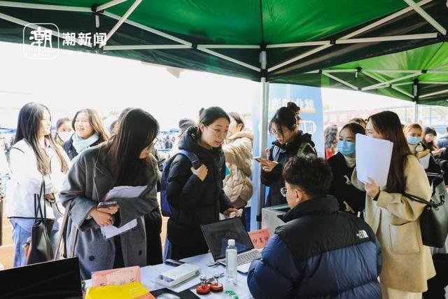 火爆！浙江中医药大学招聘会吸引5500余名毕业生参加1.jpeg