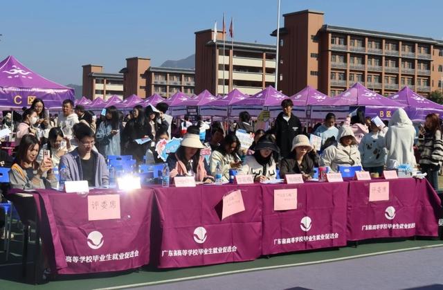 众多知名企业齐聚！省职教城（清远）专场供需见面活动提供岗位超1.6万个1.jpeg