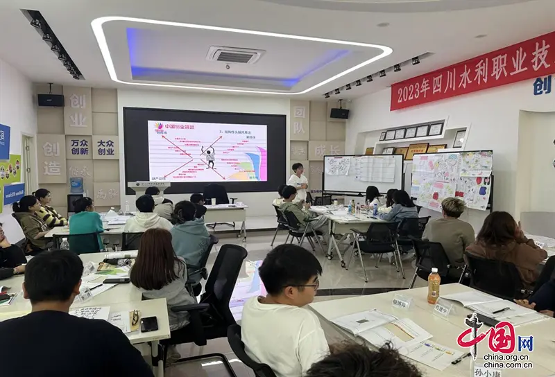 四川水利职业技术学院：用心用情帮扶重点群体毕业生就业1.jpg