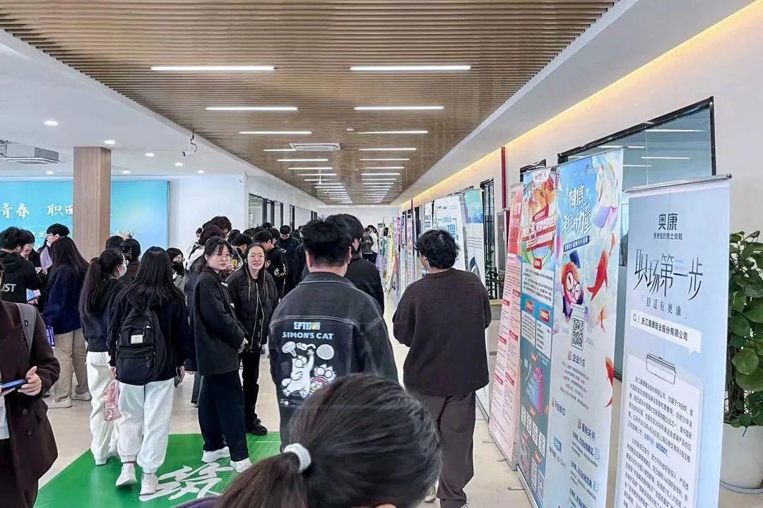 温州商学院：4000人次！这场“双选会”三方叫好1.jpg