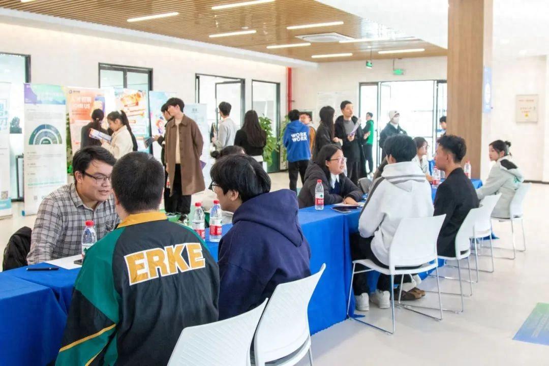 温州商学院：4000人次！这场“双选会”三方叫好.jpg