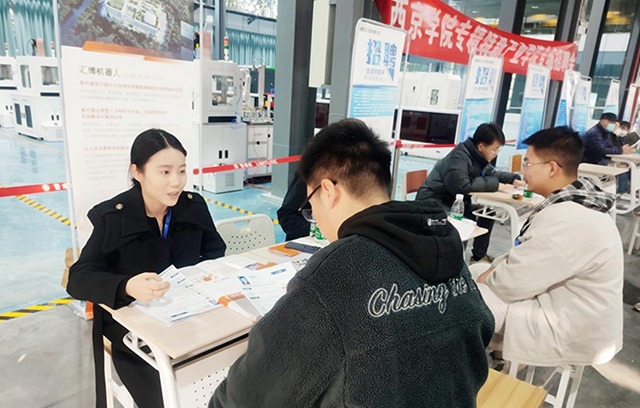 西京学院专精特新产业学院专场招聘会举行.jpg
