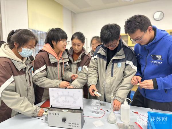 基础教育跨学科融合、职业教育打出“非遗”创意 江苏教育现代化30年展示“无锡答卷”2.jpg