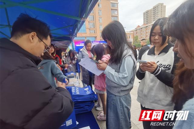 湖南潇湘技师学院(湖南九嶷职业技术学院)举办2024届毕业生专场招聘会1.jpeg
