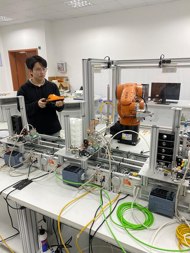 1702350584194325.jpeg 十年德语学习添彩,上海电机学院这位00后拿到梦中的offer.jpeg