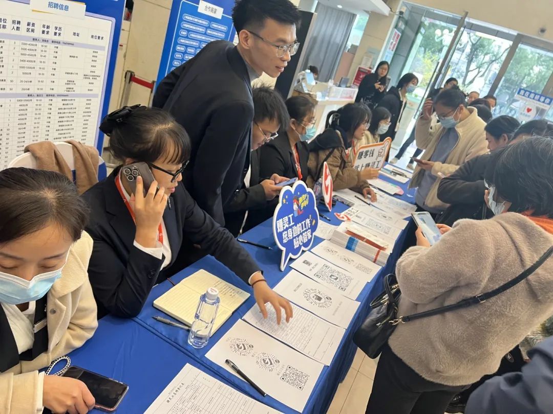 即时快招！奉贤区首场零工专场招聘会成功举行61.jpg