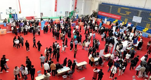 兰州石化职业技术大学举办2024届毕业生校园双选招聘会1.jpeg