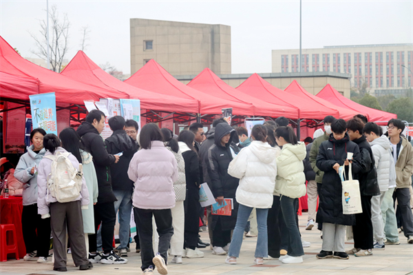 1702953818954325.png 江西师大科技学院举办2024届毕业生校园招聘会2.png